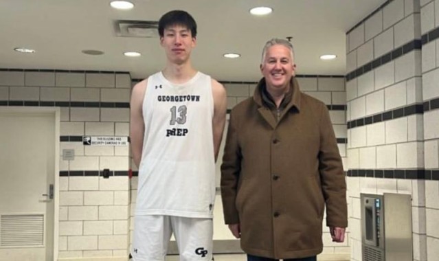 开云app下载入口-夺冠+MVP！中国男篮18岁2米15新星崛起闪耀：曾单场轰30+8真猛