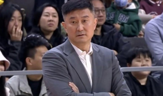 杜锋：依然是开局挖坑的老问题；无论输赢大家都要有所提升