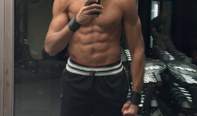 戈贝尔展示全新光头造型，前队友唐斯以法语幽默调侃：兄弟这是彻底秃了？