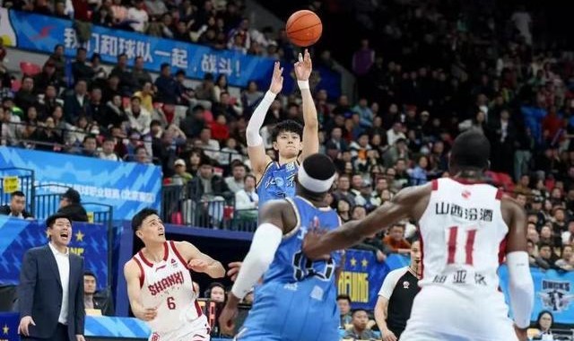 开云Kering下载-CBA｜曾凡博腰部旧伤复发 归期待定